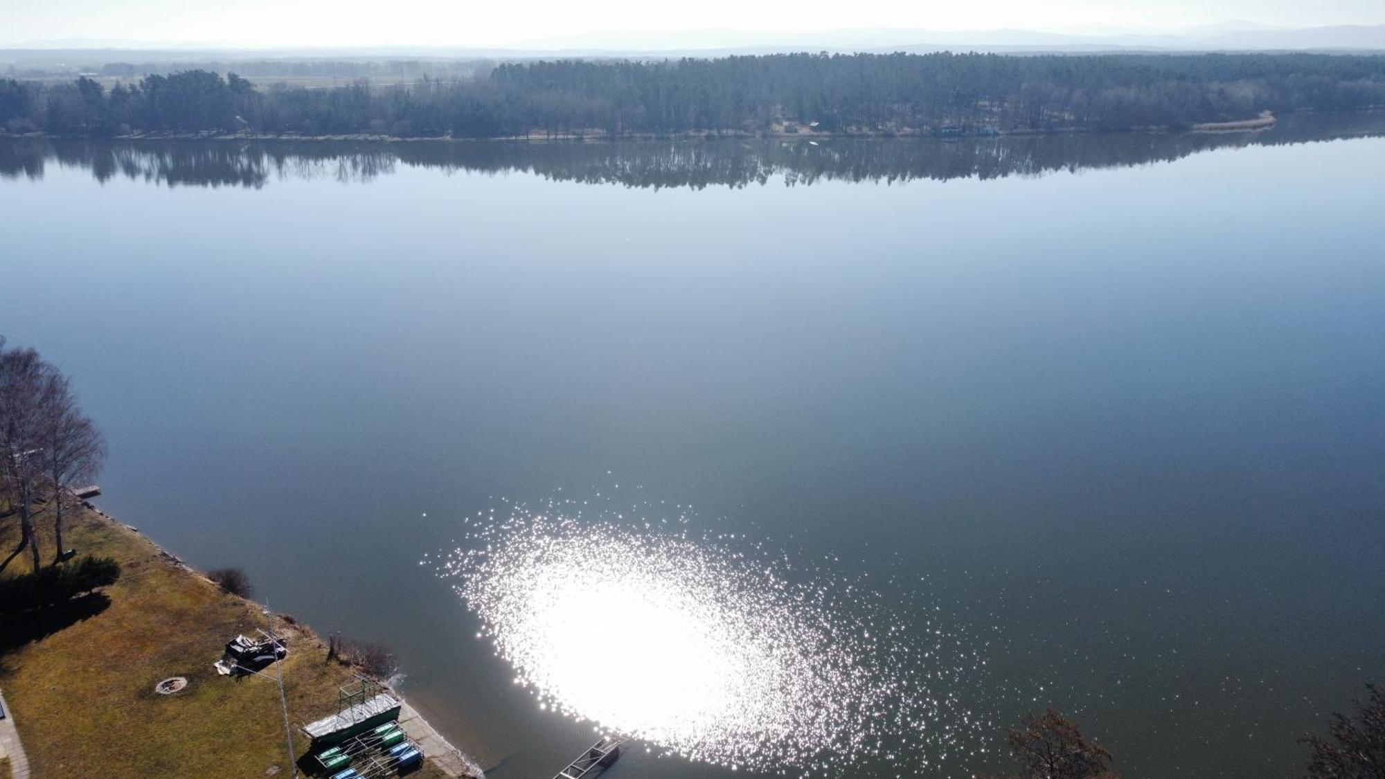 ホテル Yacht Club Bezdrev Hluboká nad Vltavou エクステリア 写真