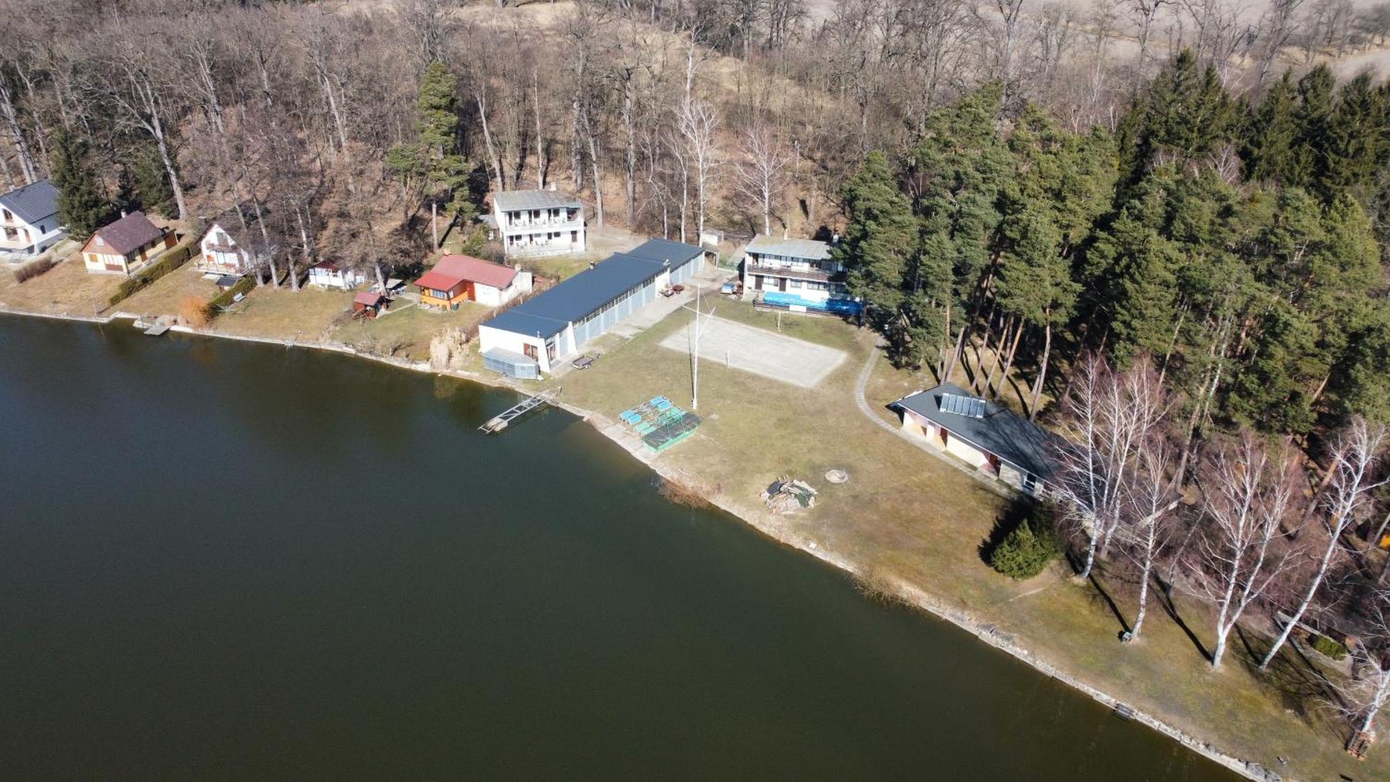 ホテル Yacht Club Bezdrev Hluboká nad Vltavou エクステリア 写真