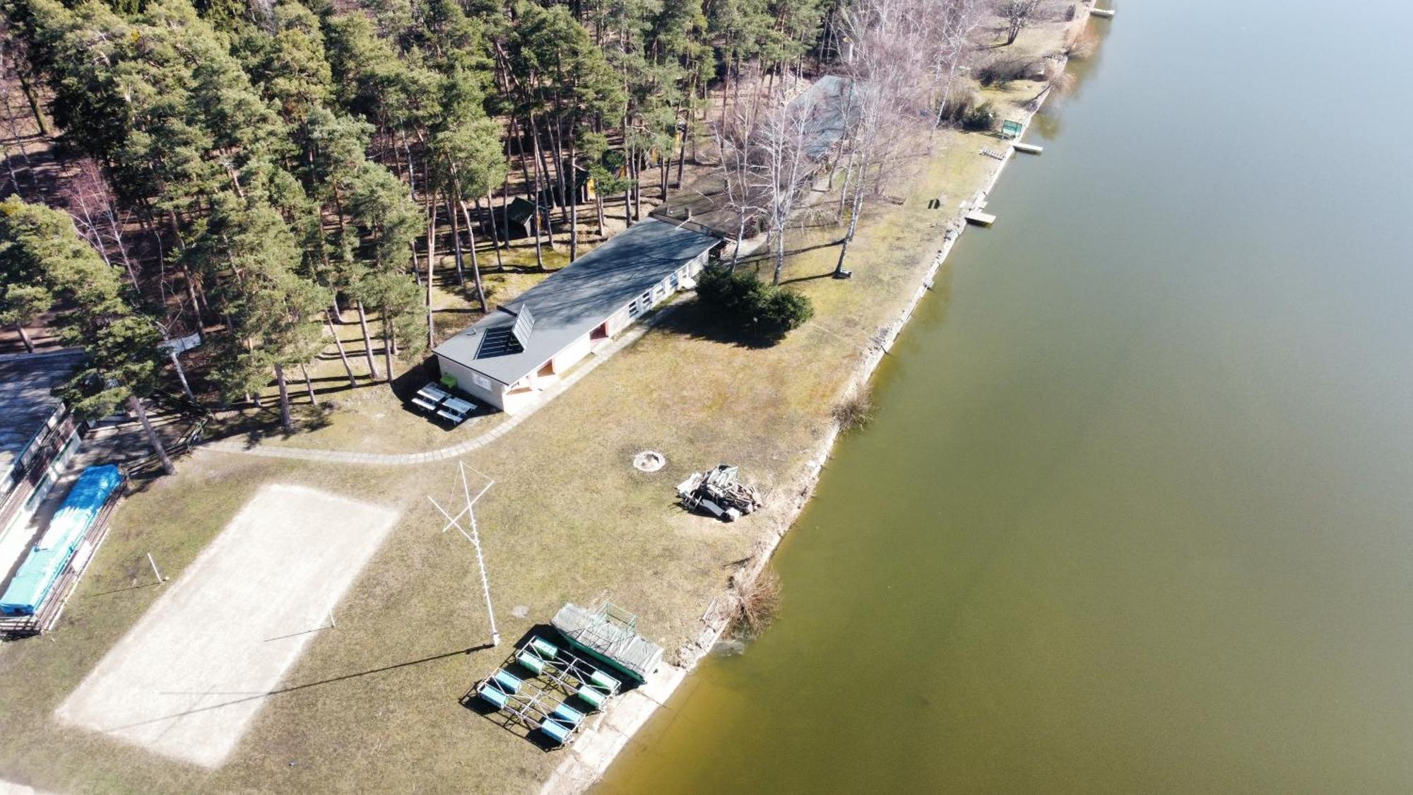 ホテル Yacht Club Bezdrev Hluboká nad Vltavou エクステリア 写真