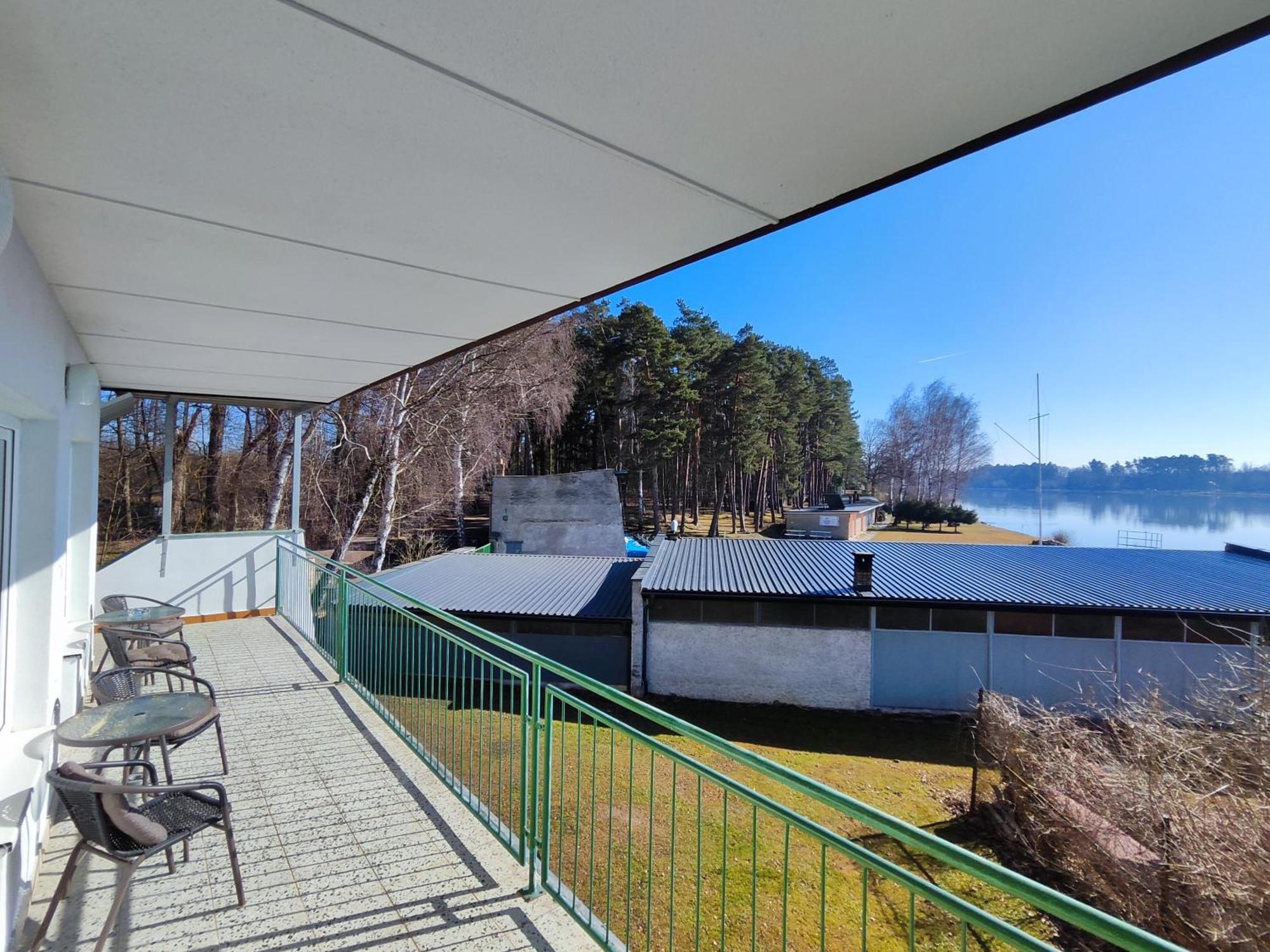 ホテル Yacht Club Bezdrev Hluboká nad Vltavou エクステリア 写真
