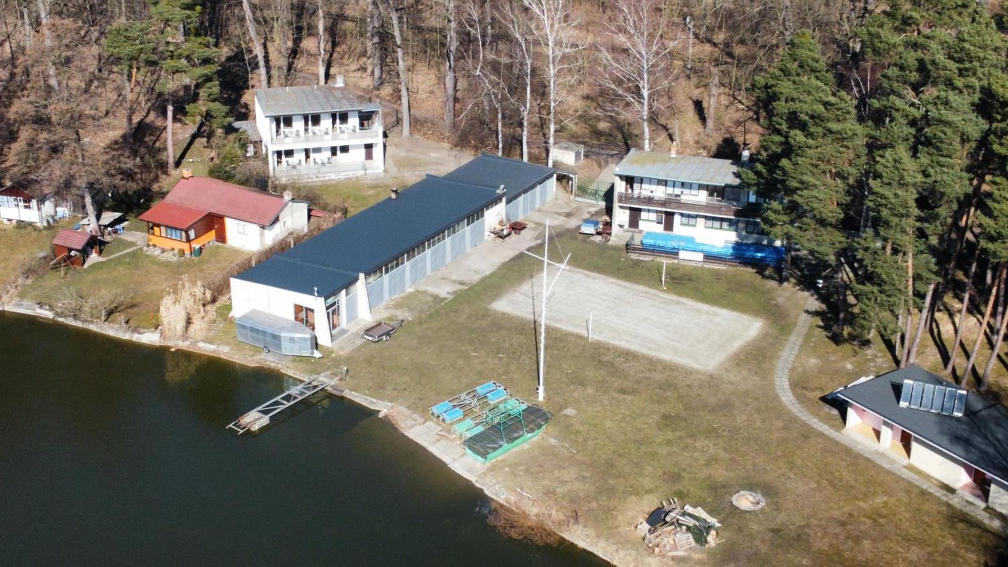 ホテル Yacht Club Bezdrev Hluboká nad Vltavou エクステリア 写真