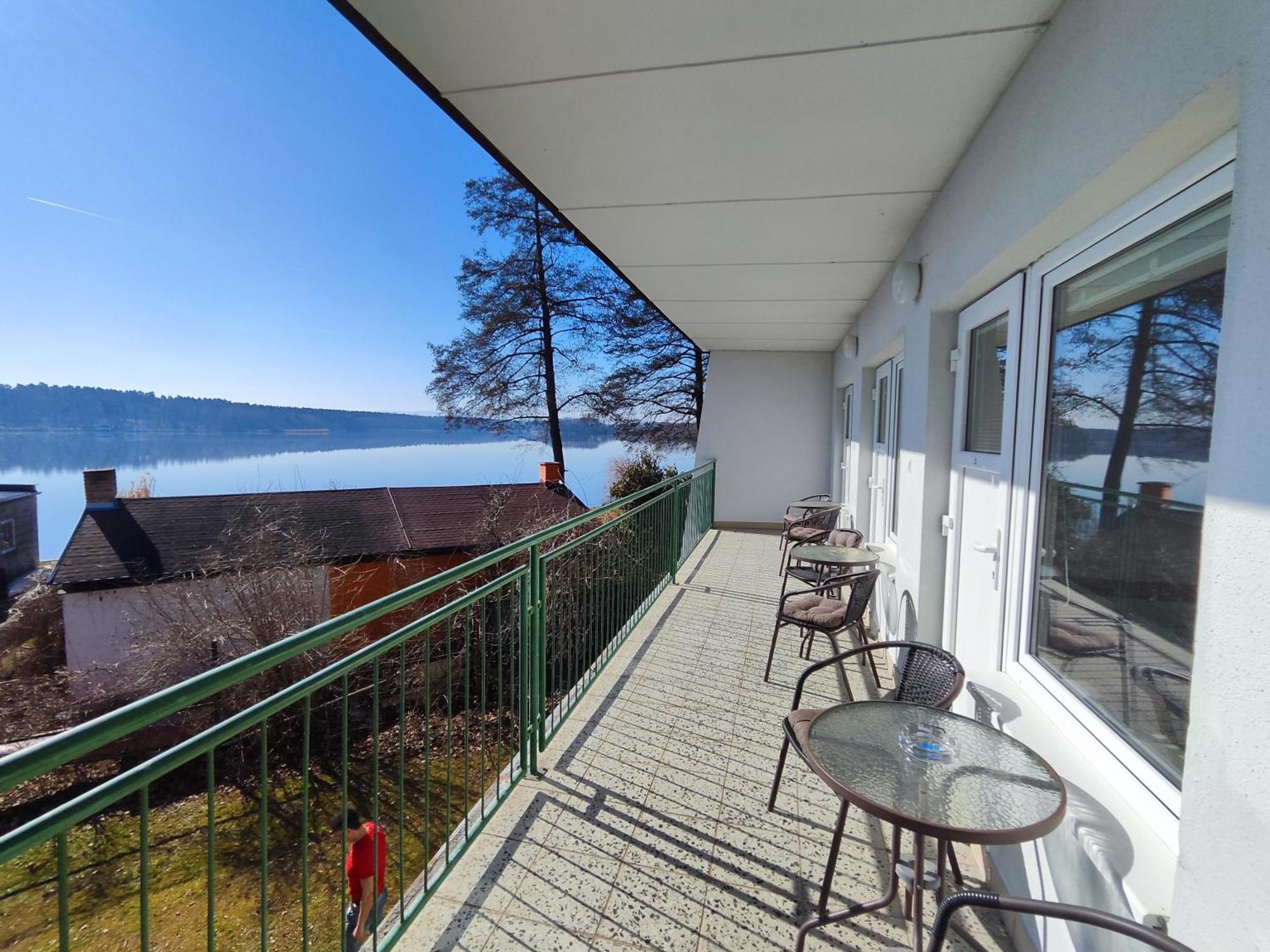 ホテル Yacht Club Bezdrev Hluboká nad Vltavou エクステリア 写真