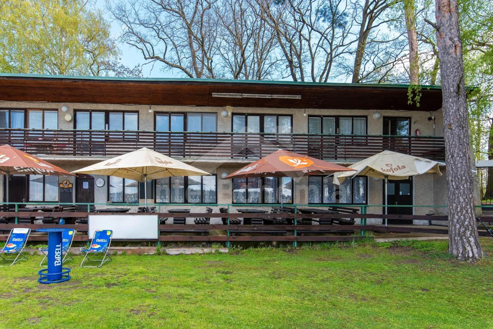 ホテル Yacht Club Bezdrev Hluboká nad Vltavou エクステリア 写真