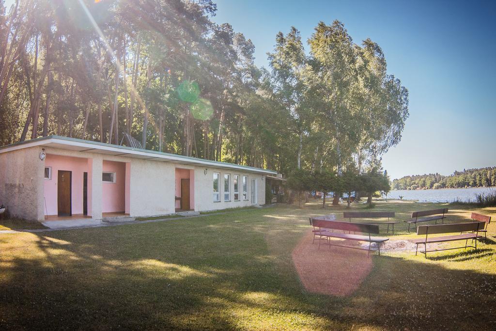 ホテル Yacht Club Bezdrev Hluboká nad Vltavou エクステリア 写真