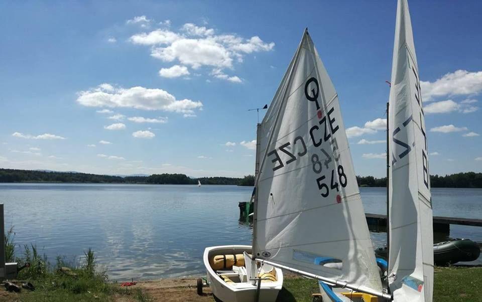 ホテル Yacht Club Bezdrev Hluboká nad Vltavou エクステリア 写真